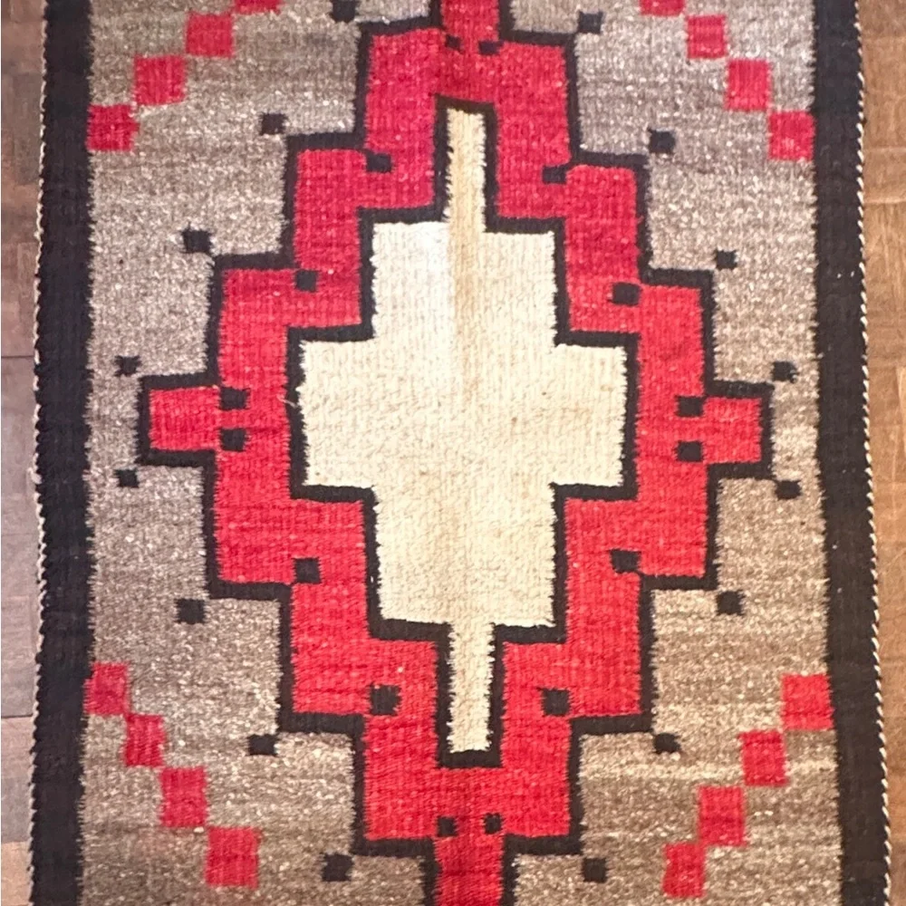 1’6” X 2’10” Handwoven Red and Cream Southwestern Accent Rug